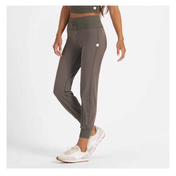 Vuori  daily jogger - Picture 1 of 6